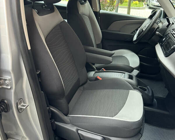 Серый Ситроен С4 Пикассо, объемом двигателя 1.6 л и пробегом 251 тыс. км за 10250 $, фото 28 на Automoto.ua