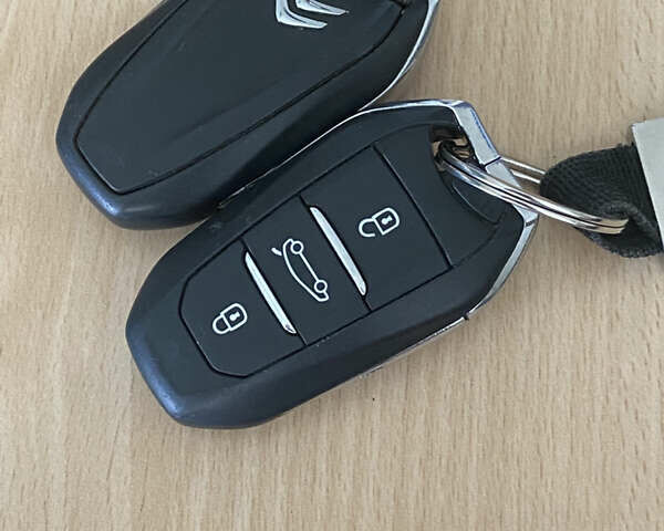 Серый Ситроен С4 Пикассо, объемом двигателя 1.56 л и пробегом 325 тыс. км за 10600 $, фото 22 на Automoto.ua