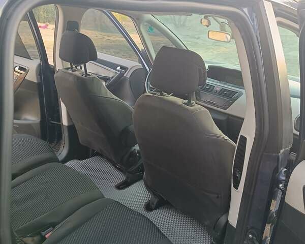 Синий Ситроен С4 Пикассо, объемом двигателя 2 л и пробегом 200 тыс. км за 5500 $, фото 9 на Automoto.ua