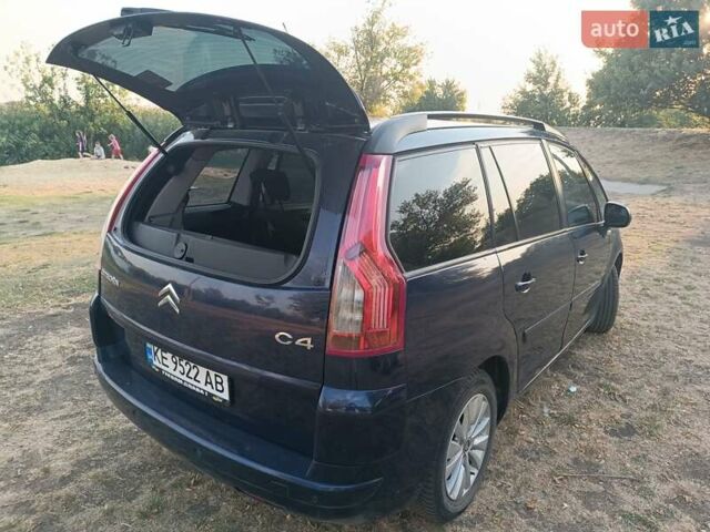 Синий Ситроен С4 Пикассо, объемом двигателя 2 л и пробегом 200 тыс. км за 5500 $, фото 1 на Automoto.ua