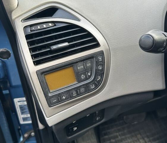 Синий Ситроен С4 Пикассо, объемом двигателя 1.6 л и пробегом 210 тыс. км за 5700 $, фото 12 на Automoto.ua