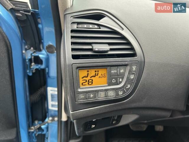 Синий Ситроен С4 Пикассо, объемом двигателя 2 л и пробегом 280 тыс. км за 5500 $, фото 17 на Automoto.ua