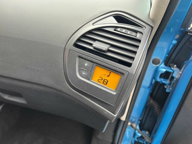 Синий Ситроен С4 Пикассо, объемом двигателя 2 л и пробегом 280 тыс. км за 5500 $, фото 13 на Automoto.ua