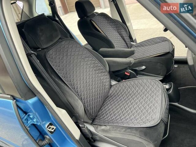 Синий Ситроен С4 Пикассо, объемом двигателя 2 л и пробегом 280 тыс. км за 5500 $, фото 13 на Automoto.ua