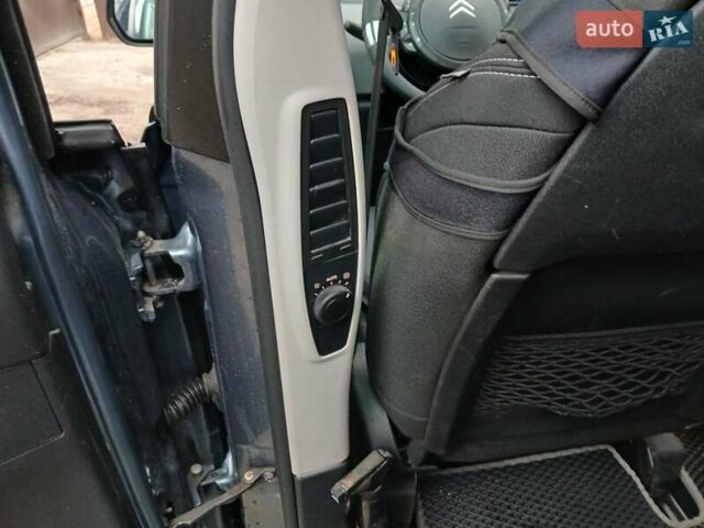 Синий Ситроен С4 Пикассо, объемом двигателя 1.56 л и пробегом 260 тыс. км за 6900 $, фото 16 на Automoto.ua