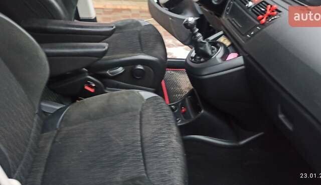 Синій Сітроен С4 Пікассо, об'ємом двигуна 2 л та пробігом 280 тис. км за 8000 $, фото 11 на Automoto.ua