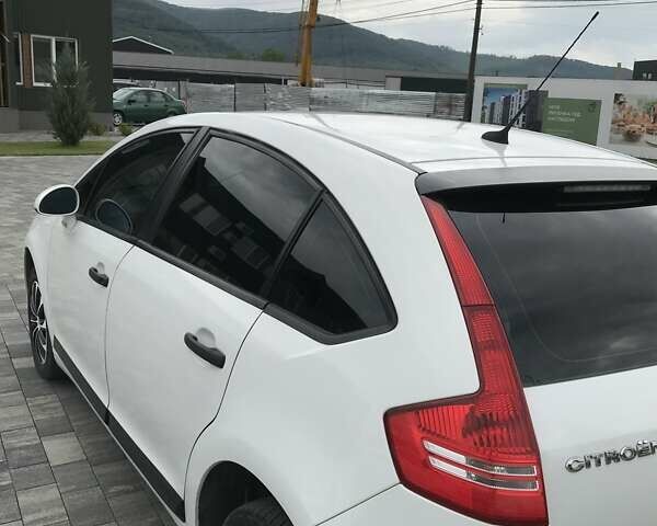 Белый Ситроен С4, объемом двигателя 1.59 л и пробегом 130 тыс. км за 4300 $, фото 3 на Automoto.ua