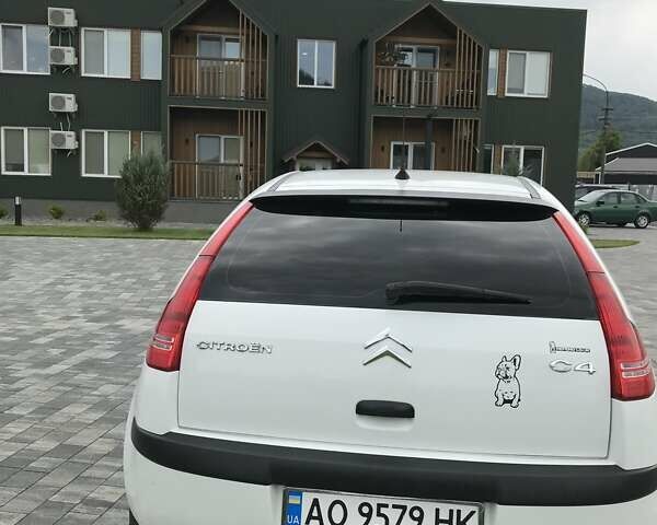 Белый Ситроен С4, объемом двигателя 1.59 л и пробегом 130 тыс. км за 4300 $, фото 2 на Automoto.ua