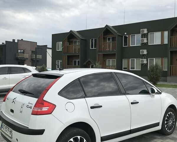 Белый Ситроен С4, объемом двигателя 1.59 л и пробегом 130 тыс. км за 4300 $, фото 1 на Automoto.ua