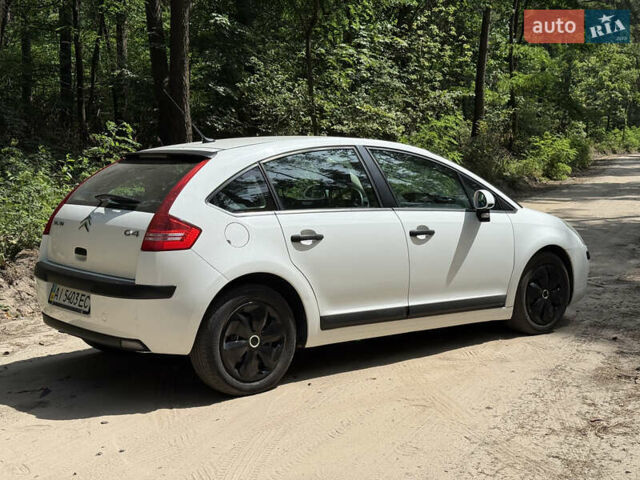 Белый Ситроен С4, объемом двигателя 1.59 л и пробегом 153 тыс. км за 4490 $, фото 4 на Automoto.ua