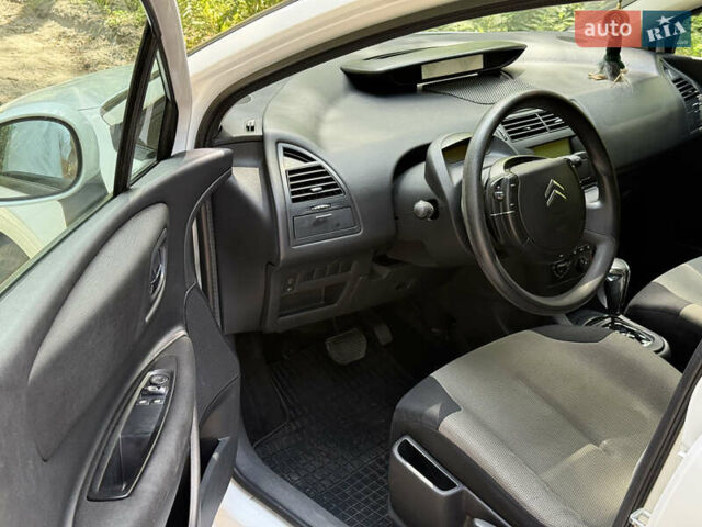 Белый Ситроен С4, объемом двигателя 1.59 л и пробегом 153 тыс. км за 4490 $, фото 15 на Automoto.ua