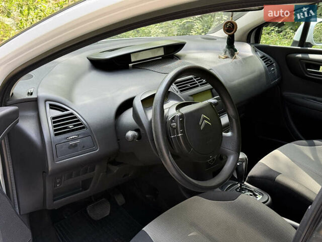 Белый Ситроен С4, объемом двигателя 1.59 л и пробегом 153 тыс. км за 4490 $, фото 7 на Automoto.ua