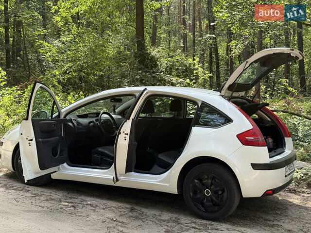 Белый Ситроен С4, объемом двигателя 1.59 л и пробегом 153 тыс. км за 4490 $, фото 14 на Automoto.ua