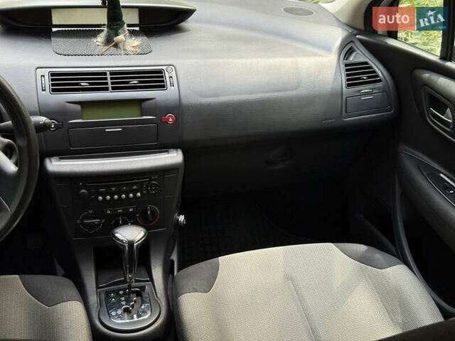 Белый Ситроен С4, объемом двигателя 1.59 л и пробегом 153 тыс. км за 4490 $, фото 9 на Automoto.ua