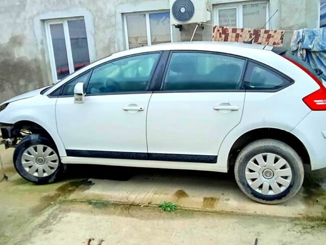 Белый Ситроен С4, объемом двигателя 1.6 л и пробегом 25 тыс. км за 2200 $, фото 7 на Automoto.ua