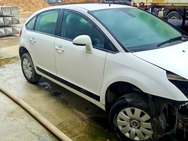 Белый Ситроен С4, объемом двигателя 1.6 л и пробегом 25 тыс. км за 2200 $, фото 4 на Automoto.ua