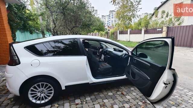 Сітроен С4 2007 у Чернігові на Automoto.ua Білий Сітроен С4, об'ємом двигуна 1.59 л та пробігом 381 тис. км за 3500 $, фото 14 на Automoto.ua
