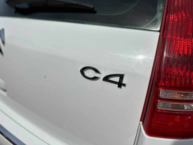 Белый Ситроен С4, объемом двигателя 0 л и пробегом 224 тыс. км за 6500 $, фото 4 на Automoto.ua