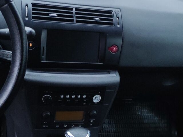 Белый Ситроен С4, объемом двигателя 1.6 л и пробегом 300 тыс. км за 2700 $, фото 8 на Automoto.ua