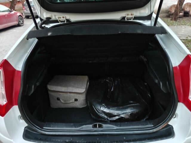 Белый Ситроен С4, объемом двигателя 1.6 л и пробегом 292 тыс. км за 2800 $, фото 6 на Automoto.ua