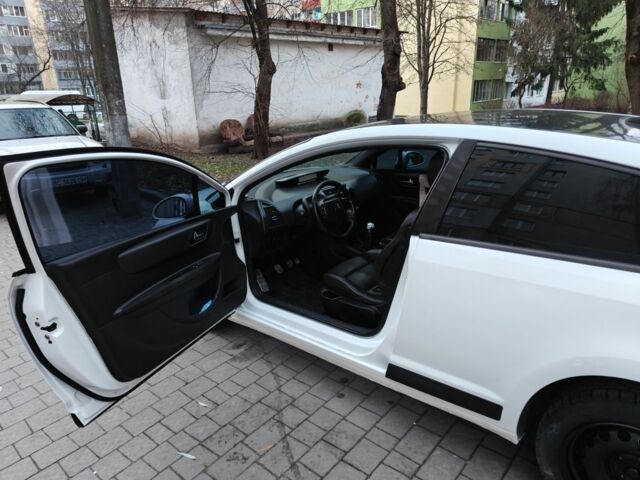 Белый Ситроен С4, объемом двигателя 1.6 л и пробегом 292 тыс. км за 2800 $, фото 4 на Automoto.ua