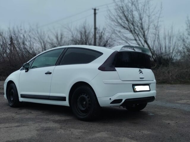 Белый Ситроен С4, объемом двигателя 1.6 л и пробегом 300 тыс. км за 2700 $, фото 3 на Automoto.ua