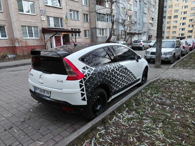 Белый Ситроен С4, объемом двигателя 1.6 л и пробегом 292 тыс. км за 2800 $, фото 7 на Automoto.ua