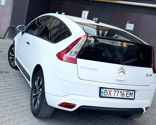 Белый Ситроен С4, объемом двигателя 1.59 л и пробегом 230 тыс. км за 4300 $, фото 2 на Automoto.ua