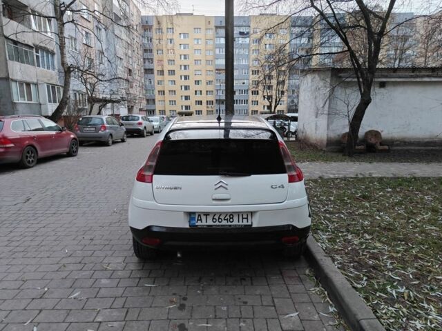 Белый Ситроен С4, объемом двигателя 1.6 л и пробегом 292 тыс. км за 2800 $, фото 3 на Automoto.ua