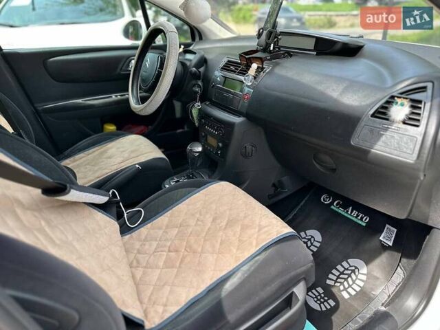 Белый Ситроен С4, объемом двигателя 2 л и пробегом 224 тыс. км за 6500 $, фото 16 на Automoto.ua
