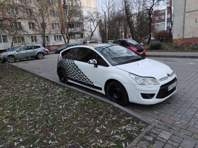 Белый Ситроен С4, объемом двигателя 1.6 л и пробегом 292 тыс. км за 2800 $, фото 1 на Automoto.ua