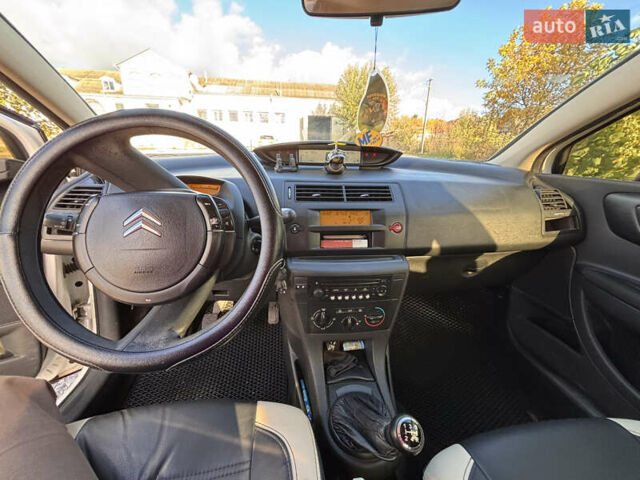 Белый Ситроен С4, объемом двигателя 1.56 л и пробегом 288 тыс. км за 4300 $, фото 3 на Automoto.ua