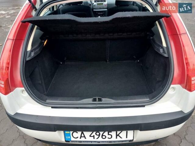 Білий Сітроен С4, об'ємом двигуна 1.59 л та пробігом 220 тис. км за 5000 $, фото 6 на Automoto.ua