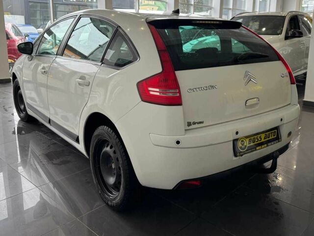 Белый Ситроен С4, объемом двигателя 1.6 л и пробегом 255 тыс. км за 5700 $, фото 4 на Automoto.ua