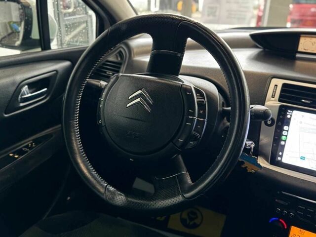 Белый Ситроен С4, объемом двигателя 1.6 л и пробегом 255 тыс. км за 5700 $, фото 10 на Automoto.ua