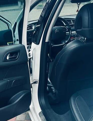 Белый Ситроен С4, объемом двигателя 1.6 л и пробегом 170 тыс. км за 6900 $, фото 17 на Automoto.ua