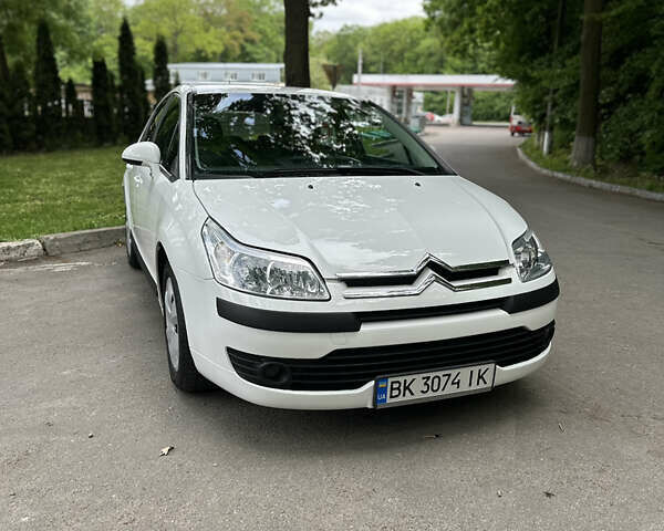 Білий Сітроен С4, об'ємом двигуна 1.36 л та пробігом 199 тис. км за 4400 $, фото 2 на Automoto.ua