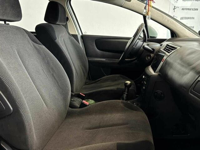 Белый Ситроен С4, объемом двигателя 1.6 л и пробегом 255 тыс. км за 5700 $, фото 19 на Automoto.ua