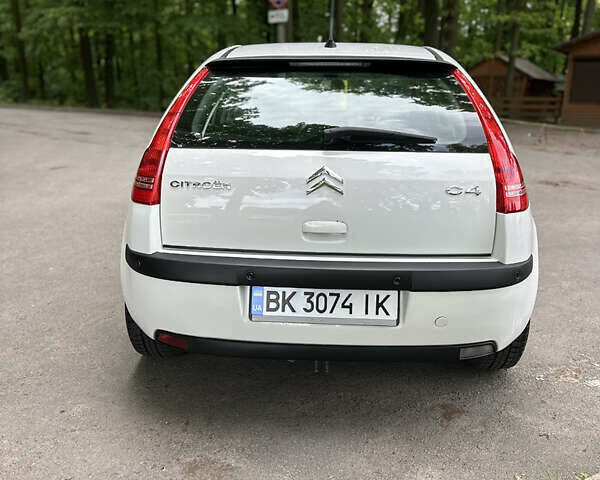 Білий Сітроен С4, об'ємом двигуна 1.36 л та пробігом 199 тис. км за 4400 $, фото 6 на Automoto.ua