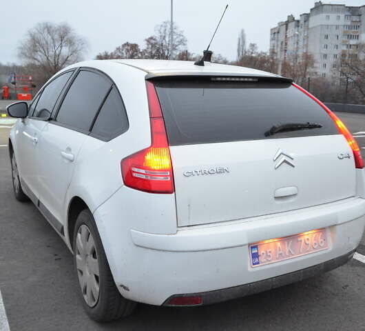 Белый Ситроен С4, объемом двигателя 1.4 л и пробегом 188 тыс. км за 6500 $, фото 2 на Automoto.ua