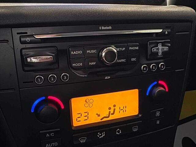 Белый Ситроен С4, объемом двигателя 1.6 л и пробегом 255 тыс. км за 5700 $, фото 14 на Automoto.ua