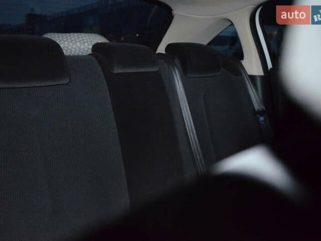 Белый Ситроен С4, объемом двигателя 1.4 л и пробегом 188 тыс. км за 6500 $, фото 7 на Automoto.ua