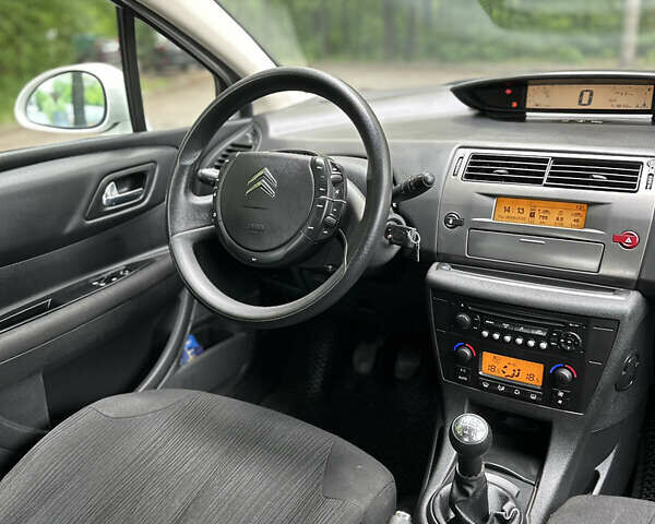 Білий Сітроен С4, об'ємом двигуна 1.36 л та пробігом 199 тис. км за 4400 $, фото 12 на Automoto.ua