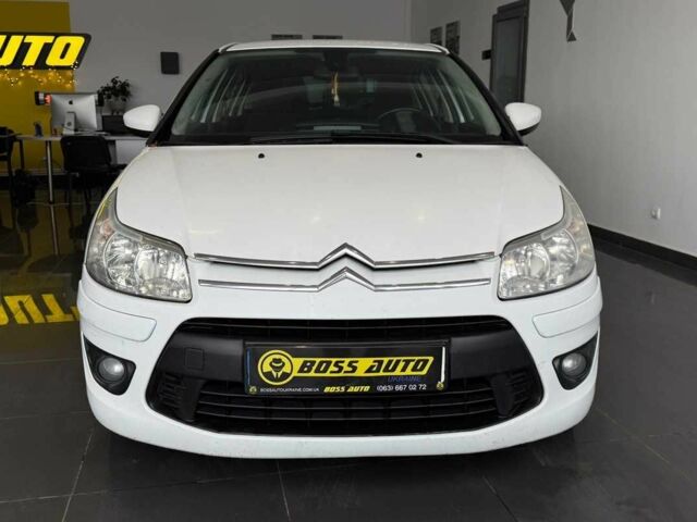 Белый Ситроен С4, объемом двигателя 1.6 л и пробегом 255 тыс. км за 5700 $, фото 1 на Automoto.ua