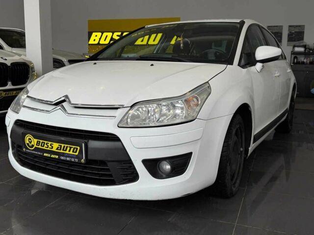 Белый Ситроен С4, объемом двигателя 1.6 л и пробегом 255 тыс. км за 5700 $, фото 2 на Automoto.ua