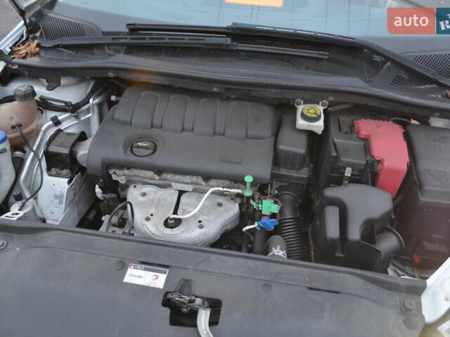 Белый Ситроен С4, объемом двигателя 1.4 л и пробегом 188 тыс. км за 6500 $, фото 8 на Automoto.ua