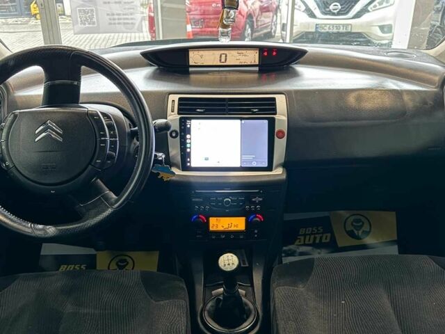 Белый Ситроен С4, объемом двигателя 1.6 л и пробегом 255 тыс. км за 5700 $, фото 9 на Automoto.ua