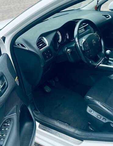 Белый Ситроен С4, объемом двигателя 1.6 л и пробегом 170 тыс. км за 6900 $, фото 14 на Automoto.ua