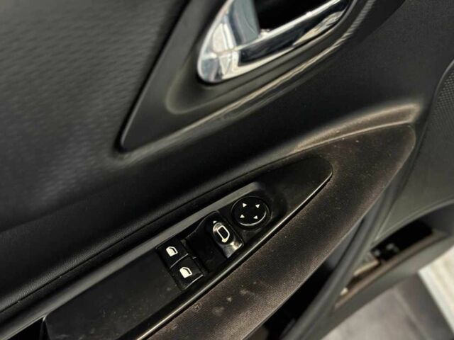 Белый Ситроен С4, объемом двигателя 1.6 л и пробегом 255 тыс. км за 5700 $, фото 16 на Automoto.ua