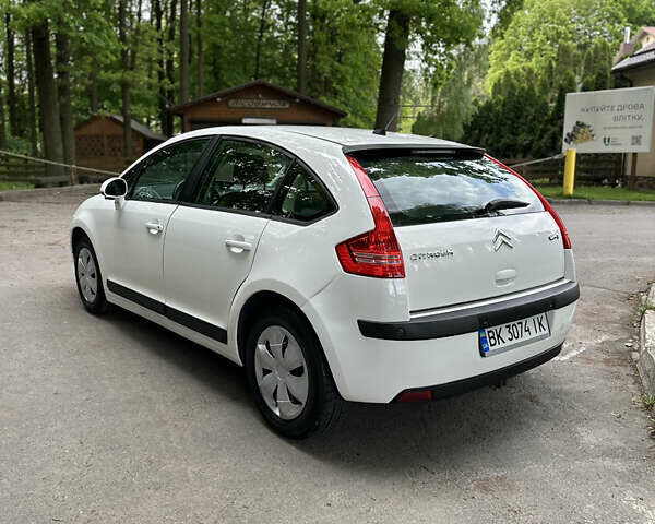 Білий Сітроен С4, об'ємом двигуна 1.36 л та пробігом 199 тис. км за 4400 $, фото 5 на Automoto.ua